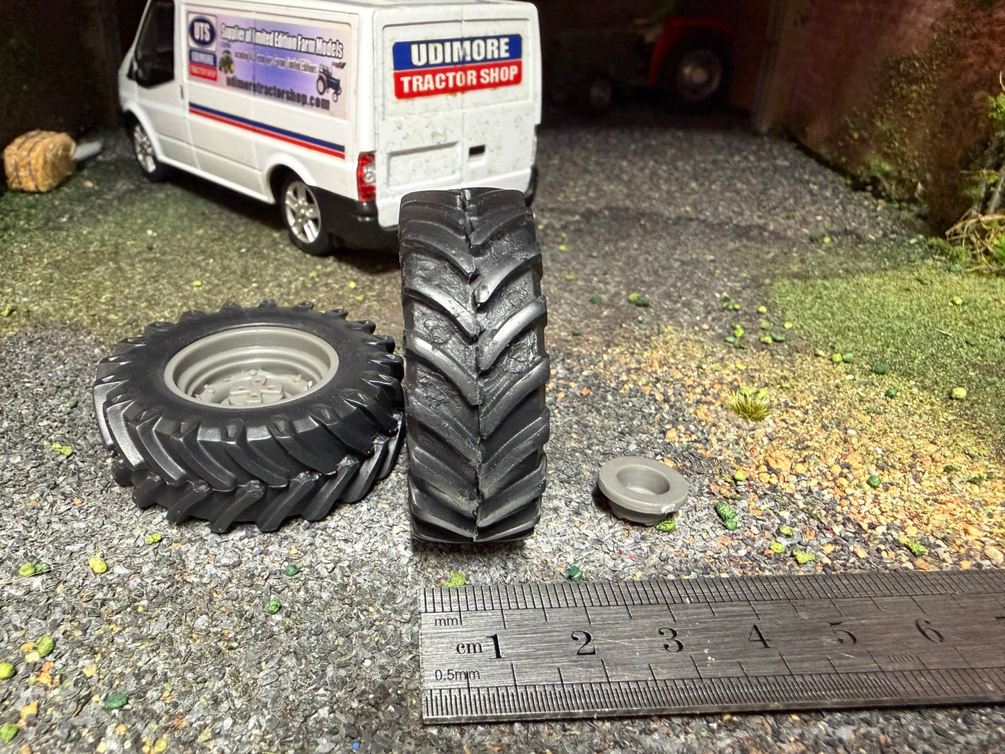 04259 pair of 4wd Tractor Front wheels 45mm x 15mm  Artisan32 farm machinery 1:32 scale