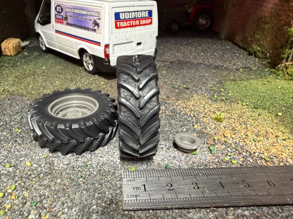 04259 pair of 4wd Tractor Front wheels 45mm x 15mm  Artisan32 farm machinery 1:32 scale