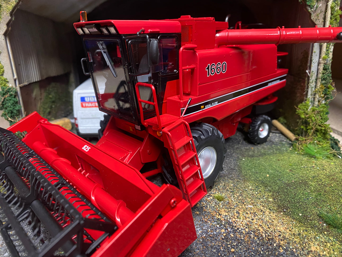 REP241 Replicagri CASE International IH Axial Flow 1660 Combine Harvester Stunning in 1:32 scale