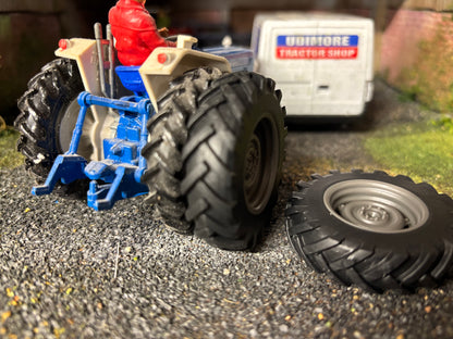 04238 Set of 2 Rear wheels 4wd Artisan32 farm machinery 1:32 scale Britains Ford 5000 6600