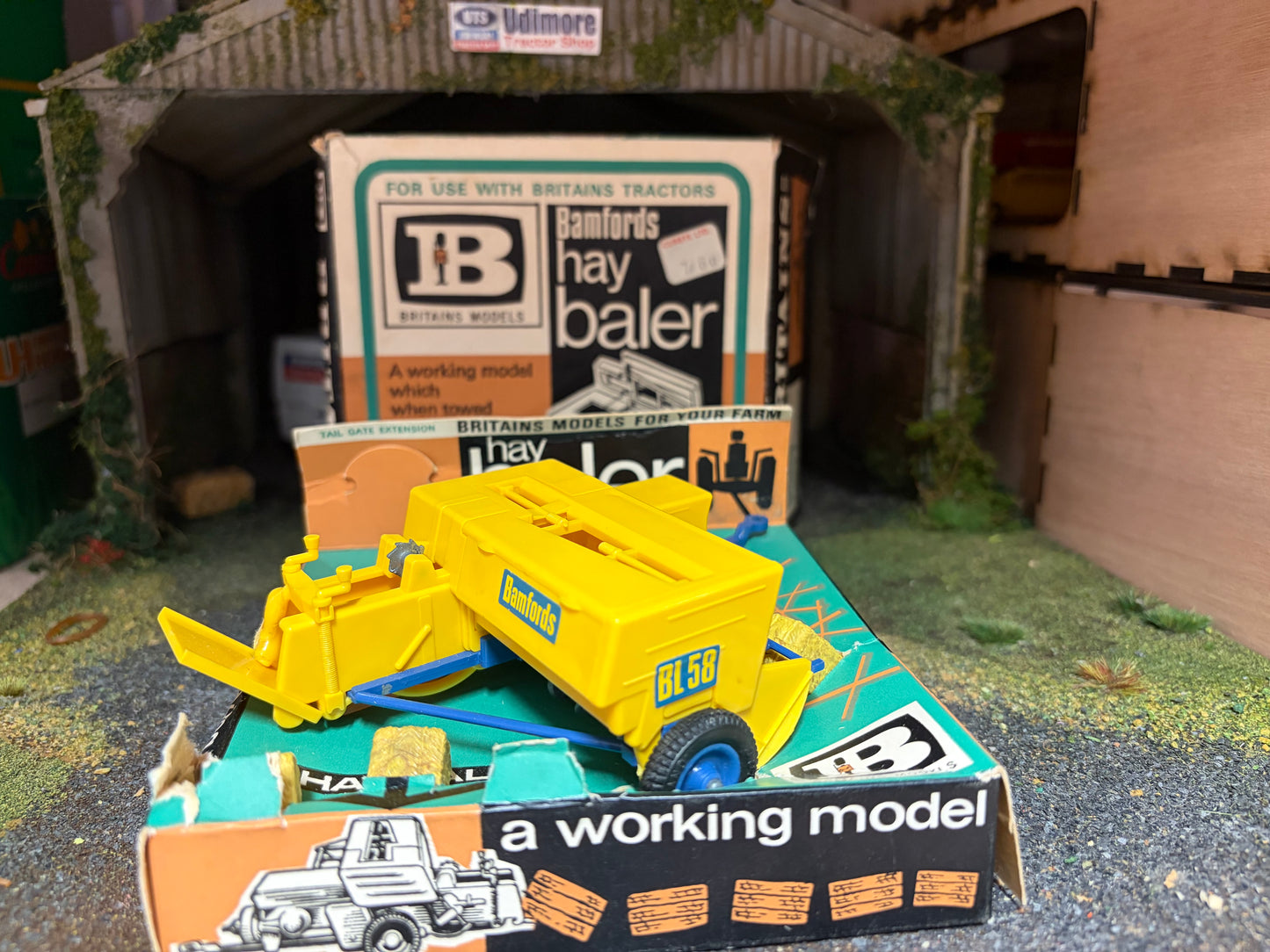 Vintage Britains Bamfords BL58 Hay Baler First Edition 1:32 Scale Boxed Obsolete - 9563