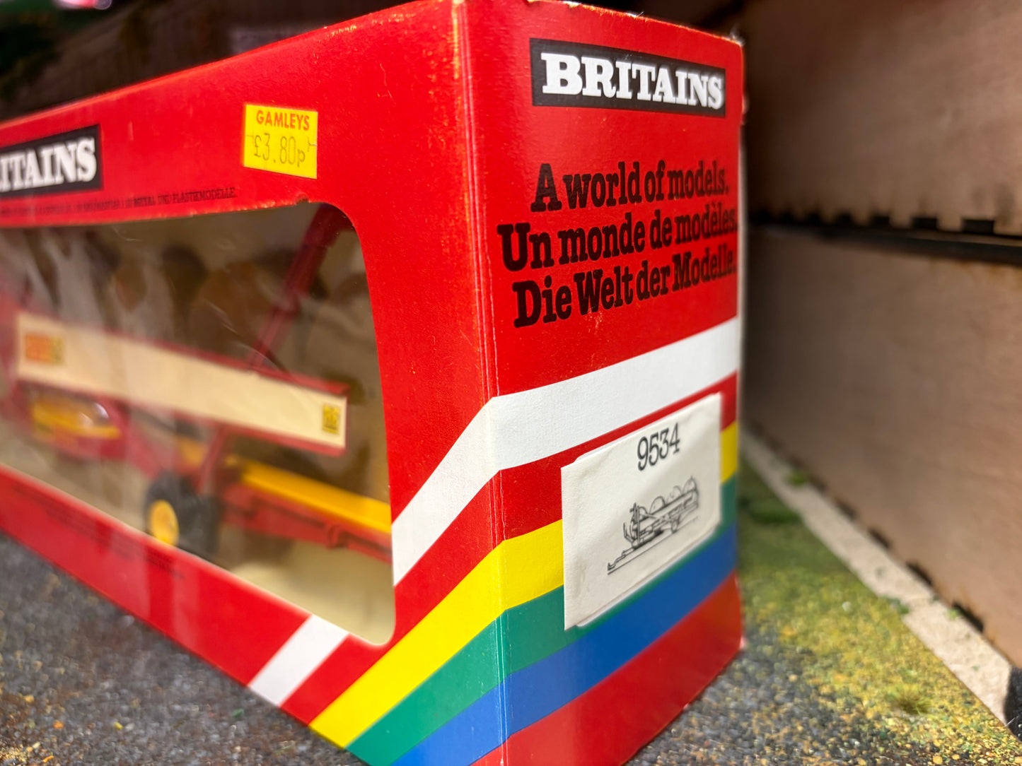 9534 Vintage Britains Krone Benac RBR 3000 bale trailer 1:32 scale Rainbow box Obsolete
