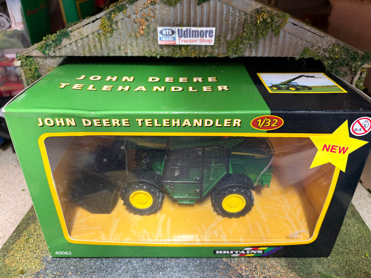 Britains 40062 John Deere 3200 Telehandler 2002 Version 1:32 – Dealer Box Obsolete