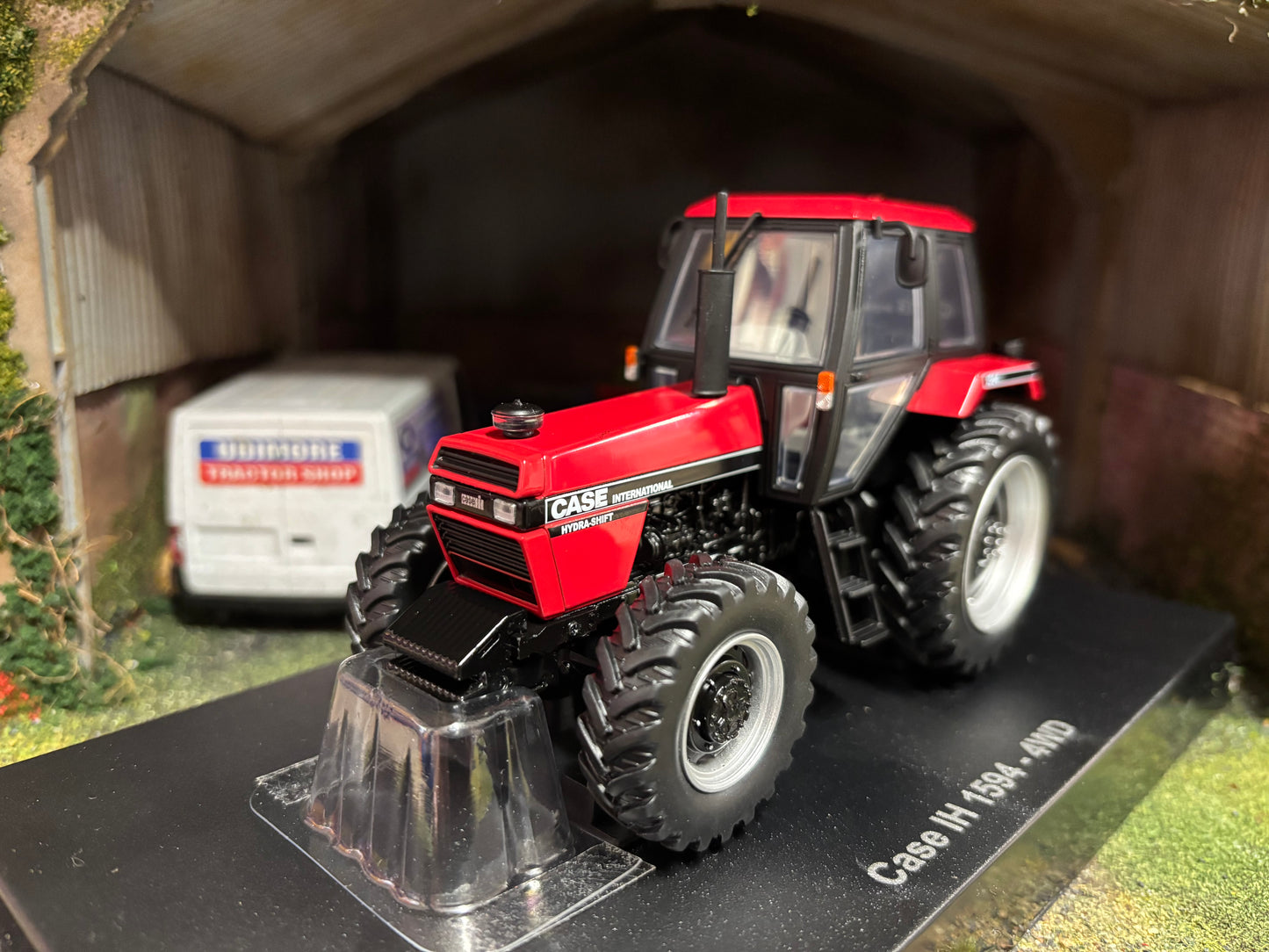 Universal Hobbies CASE International 1594 4wd Hydra shift Tractor BOXED 1:32 scale UH6758