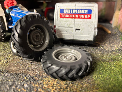 04238 Set of 2 Rear wheels 4wd Artisan32 farm machinery 1:32 scale Britains Ford 5000 6600