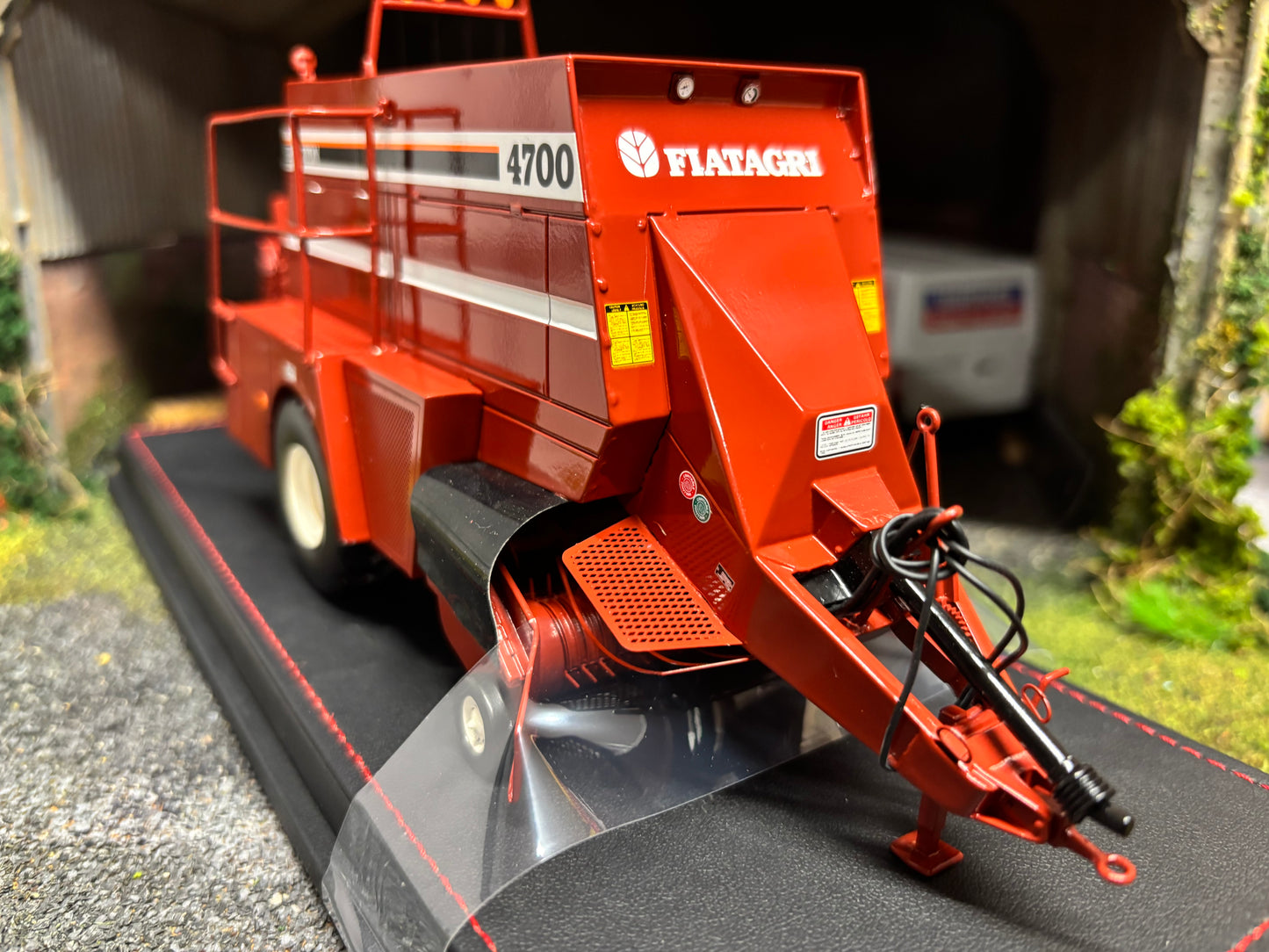 Fiatagri 4700 Heeston Baler Limited Edition 1:32 scale VKA Models