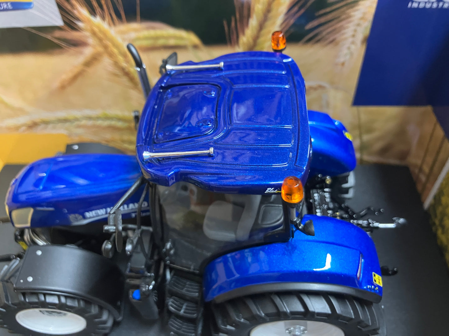 BLUE POWER New Holland T7.270 Auto Command Tractor 1:32 scale Boxed ROS