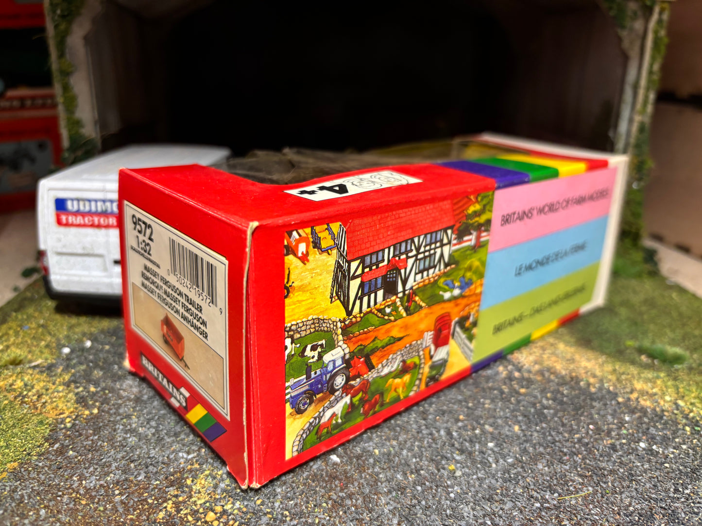 9562 Vintage Britains Massey Ferguson MF200 Tipping trailer 1:32 scale boxed