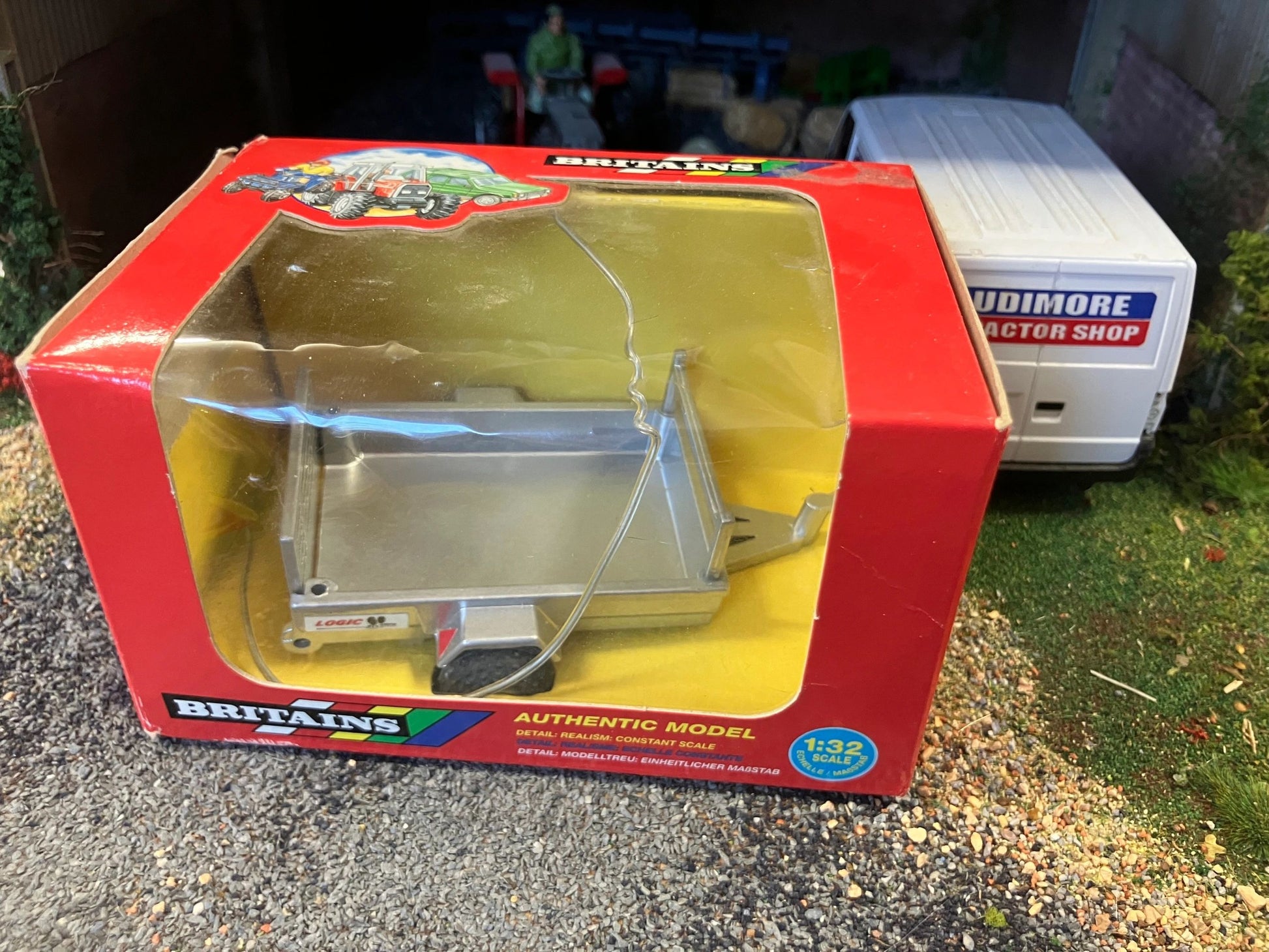 9410 Britains Logic CT 700 Trailer 1:32 scale Image 2
