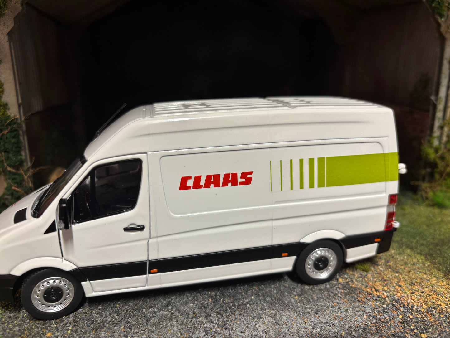 CLAAS Mercedes Benz Sprinter Marge Models 1:32 scale new boxed