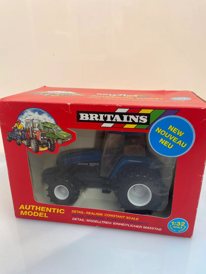 9444 Vintage Britains New Holland 8560 Tractor with Floatation tyres 1:32 scale boxed Image