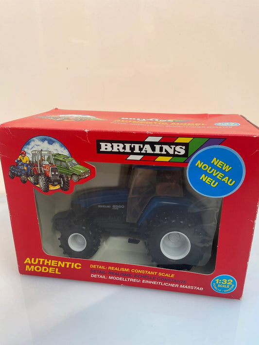 9444 Vintage Britains New Holland 8560 Tractor with Floatation tyres 1:32 scale boxed Image