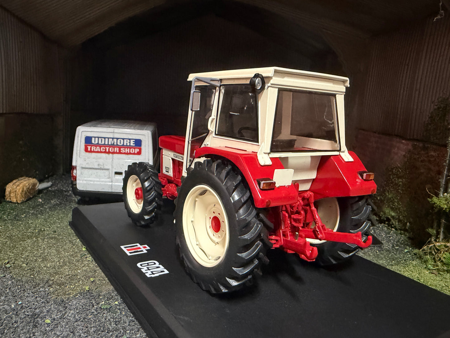 REP071 Replicagri International 844 4 x 4 4wd tractor 1:32 scale Boxed