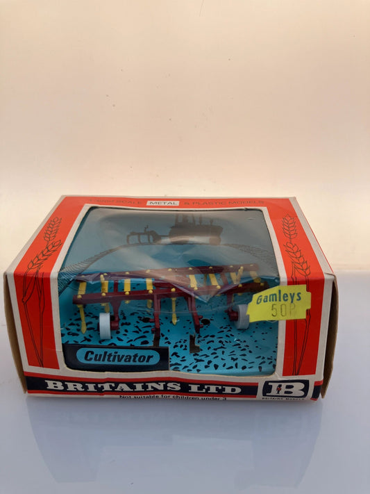 9536 Vintage Britains Cultivator 1:32 scale STRAW box Image