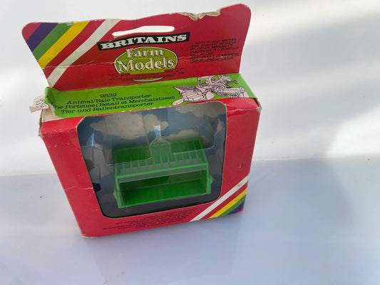 9539 Vintage Britains Green Animal Bale Transporter 1:32 scale boxed Image