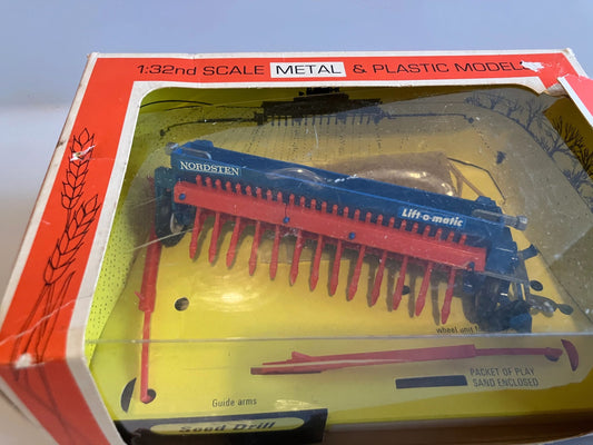 9539 Vintage straw box version Britains Nordsten Seed Drill 1:32 scale boxed Image 2