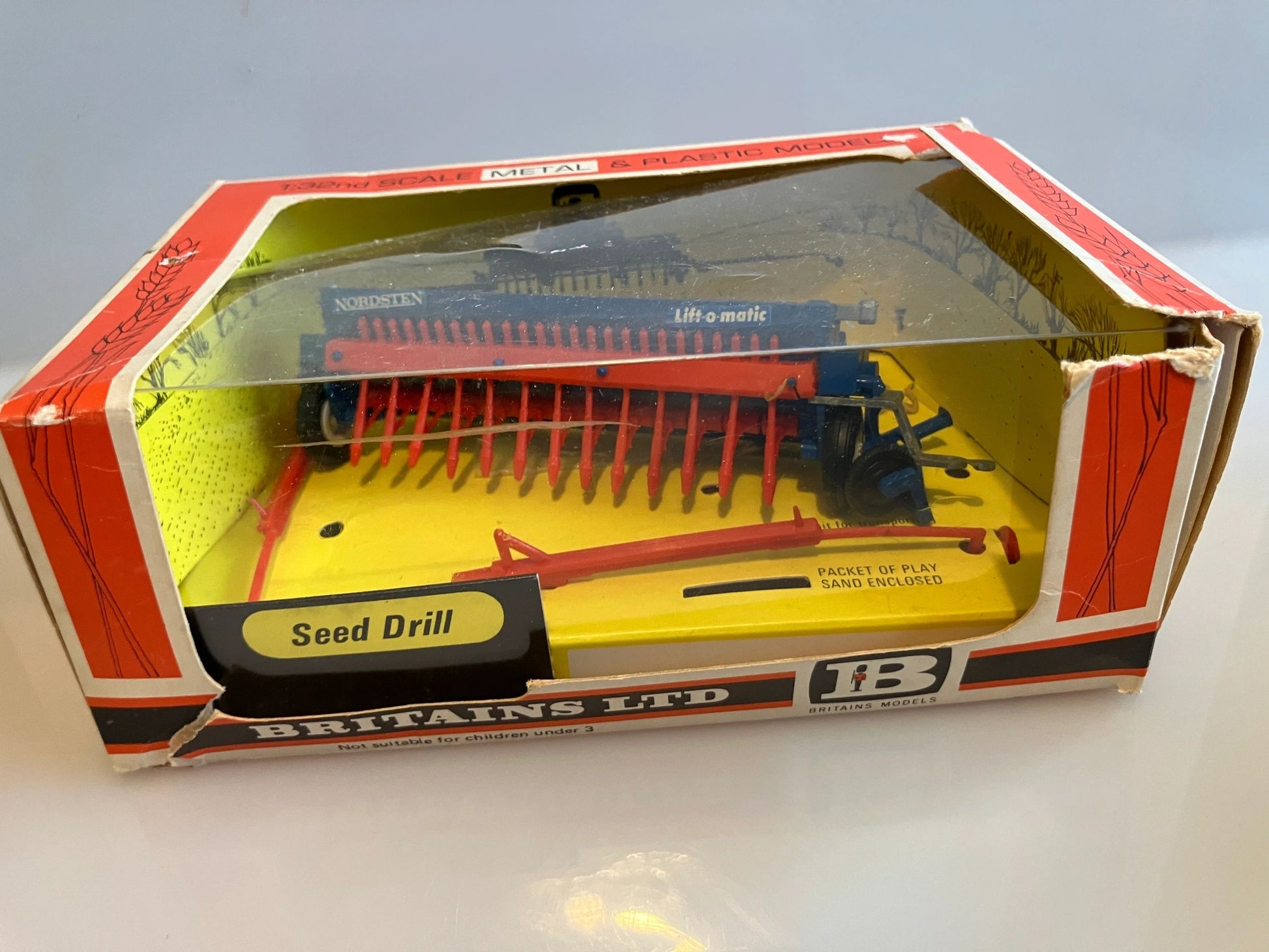 9539 Vintage straw box version Britains Nordsten Seed Drill 1:32 scale boxed Image 3