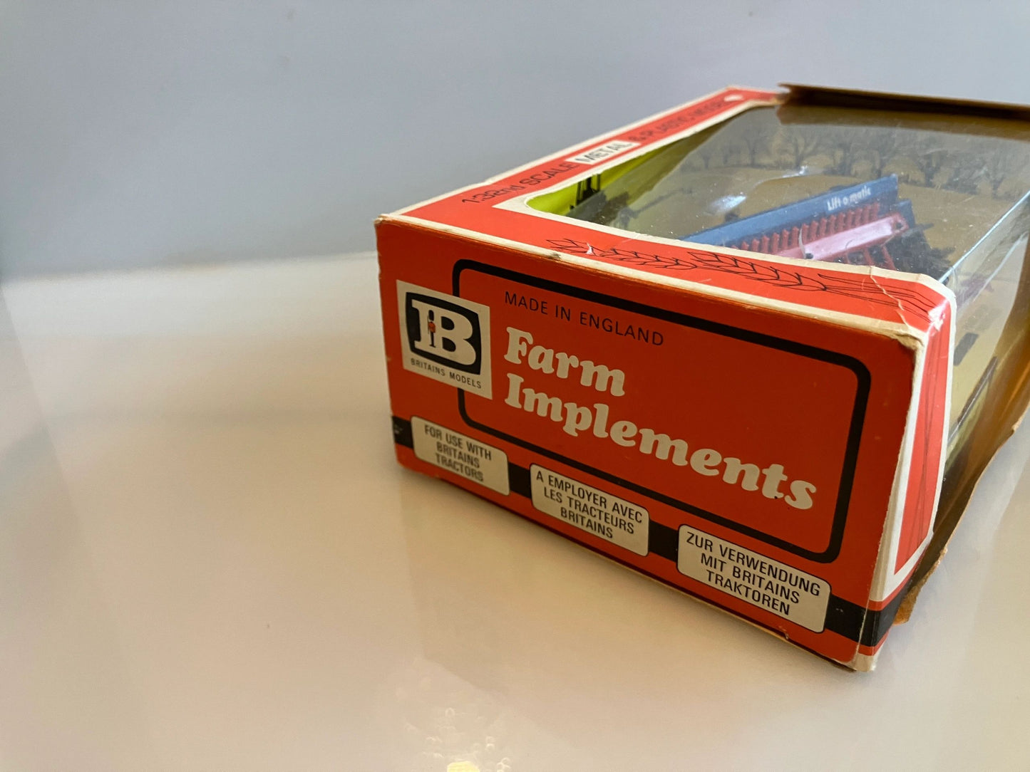 9539 Vintage straw box version Britains Nordsten Seed Drill 1:32 scale boxed Image 4