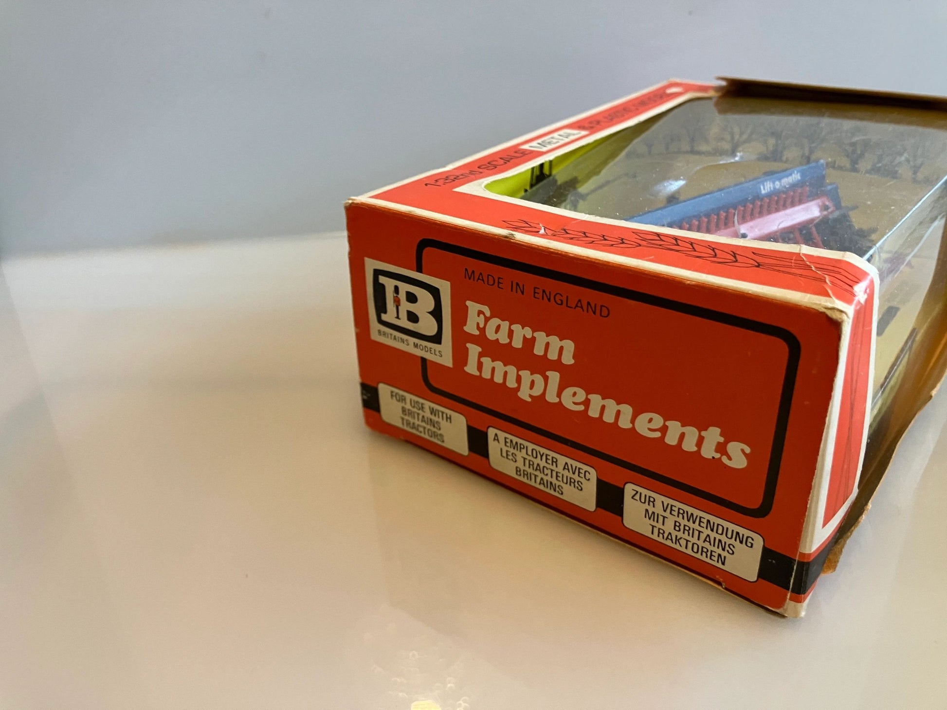 9539 Vintage straw box version Britains Nordsten Seed Drill 1:32 scale boxed Image 4