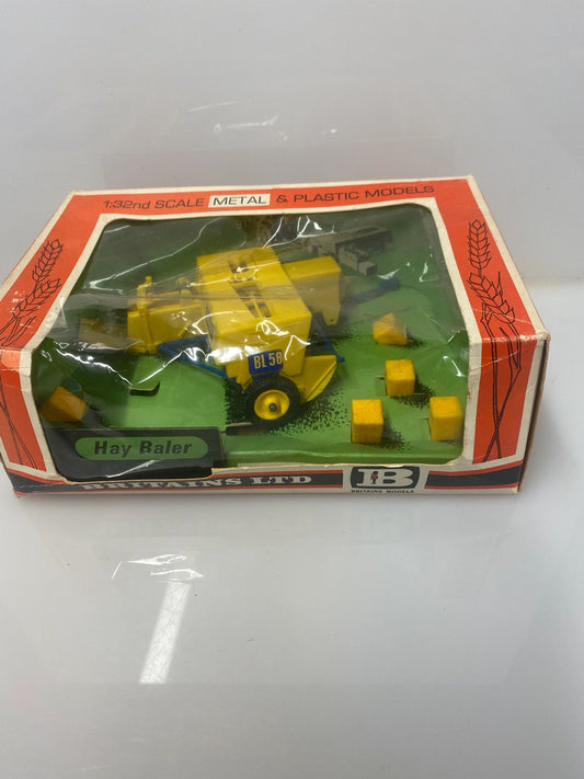 9563 Vintage Britains Bamfords BL58 Hay Baler 1:32 scale Straw box Image