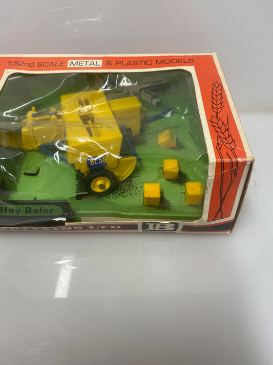 9563 Vintage Britains Bamfords BL58 Hay Baler 1:32 scale Straw box Image 2