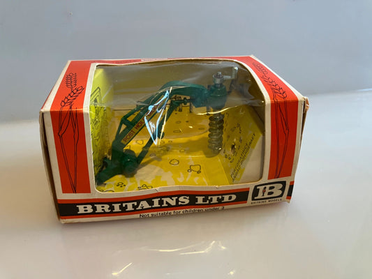 9600 Vintage Britains Post Hole Digger 1:32 scale Straw box Image