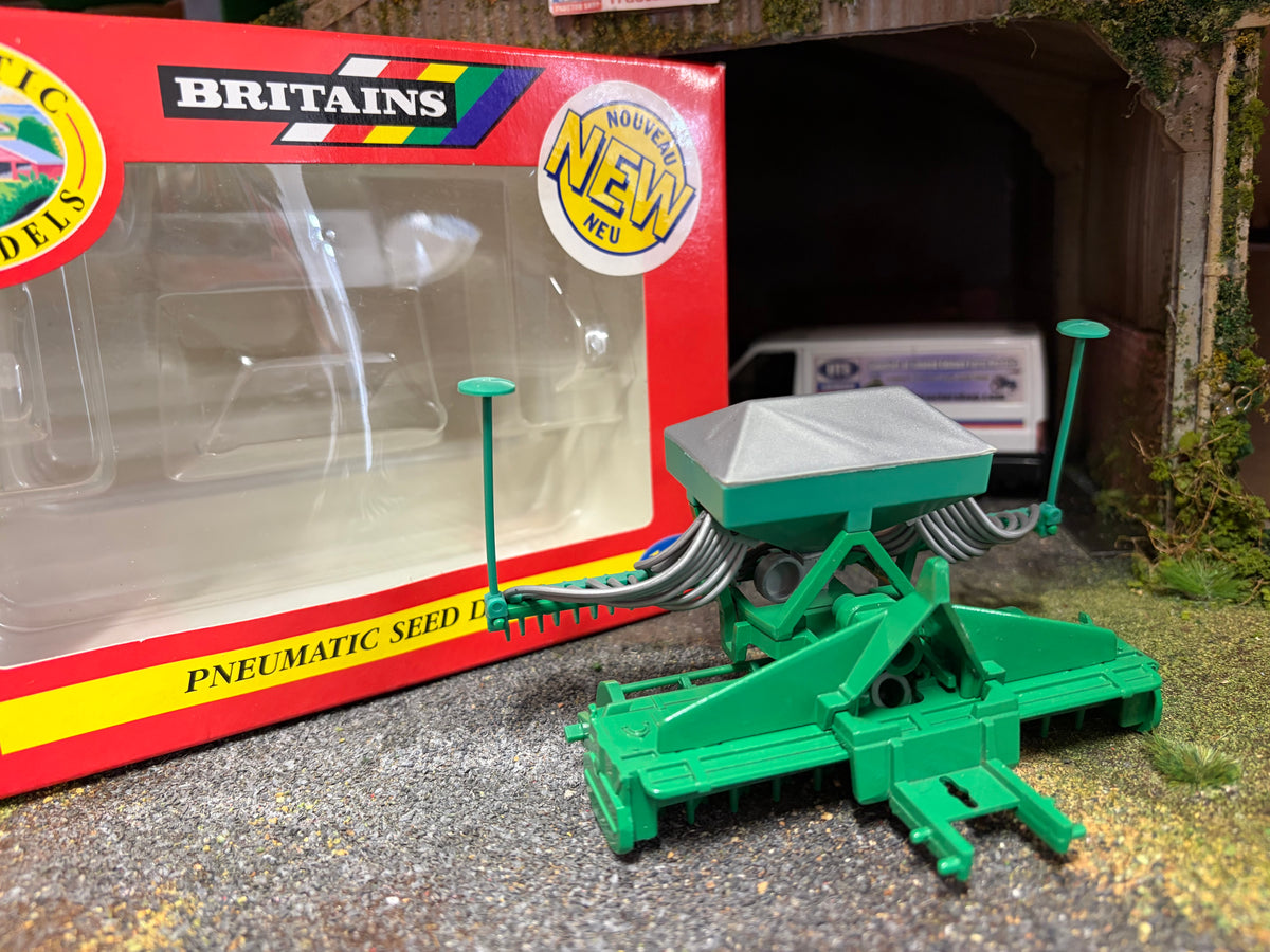 Vintage Britains 09595 Green Pneumatic Seed Drill 1997 1:32 Scale – Boxed Obsolete