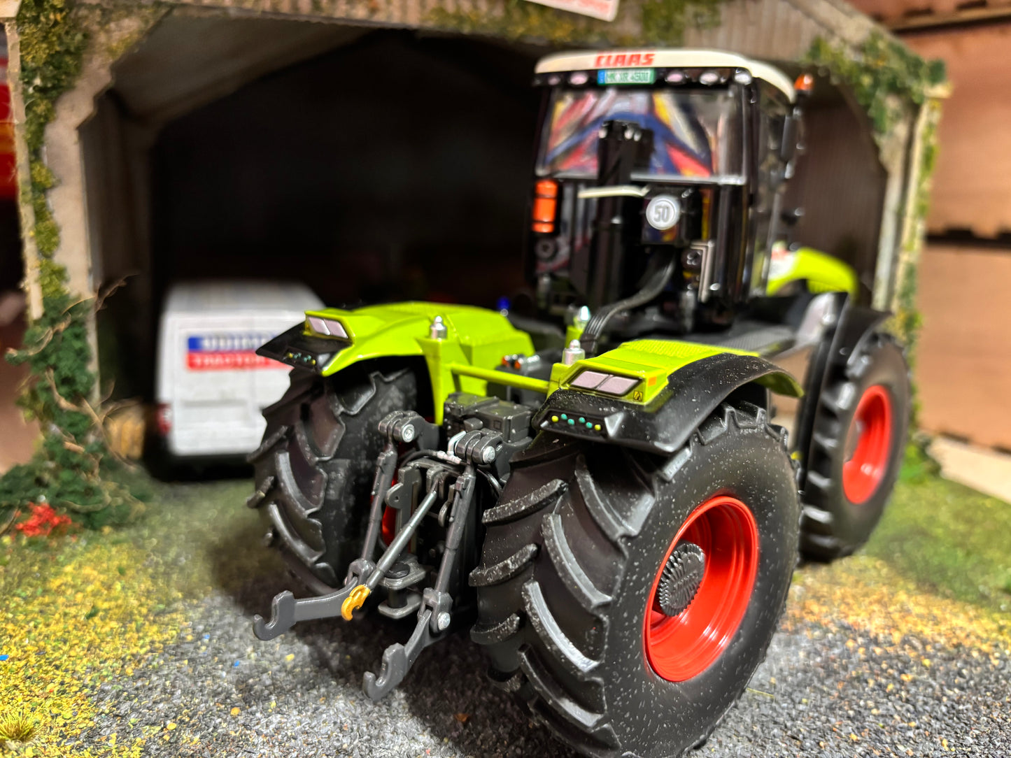 Wiking Claas Xerion 4500 tractor 1:32 scale Boxed Reversible cab