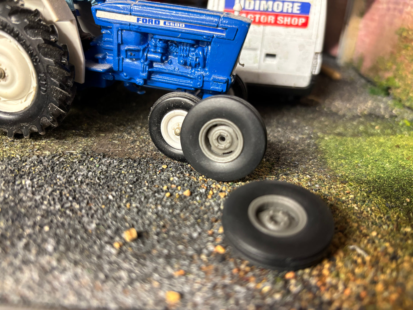04225 Set of 2 Front wheels 2wd Artisan32 farm machinery 1:32 scale Britains Ford 5000 6600