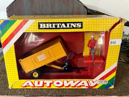 9833 Britains Autoway heavy tipper trailer set 1:32 scale Image