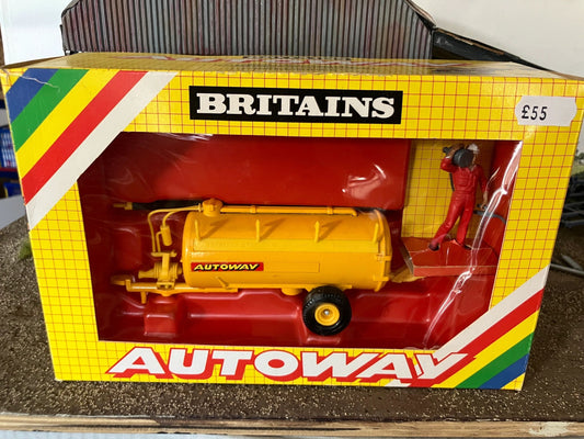 9836 Britains Autoway liquid tanker set 1:32 scale Image