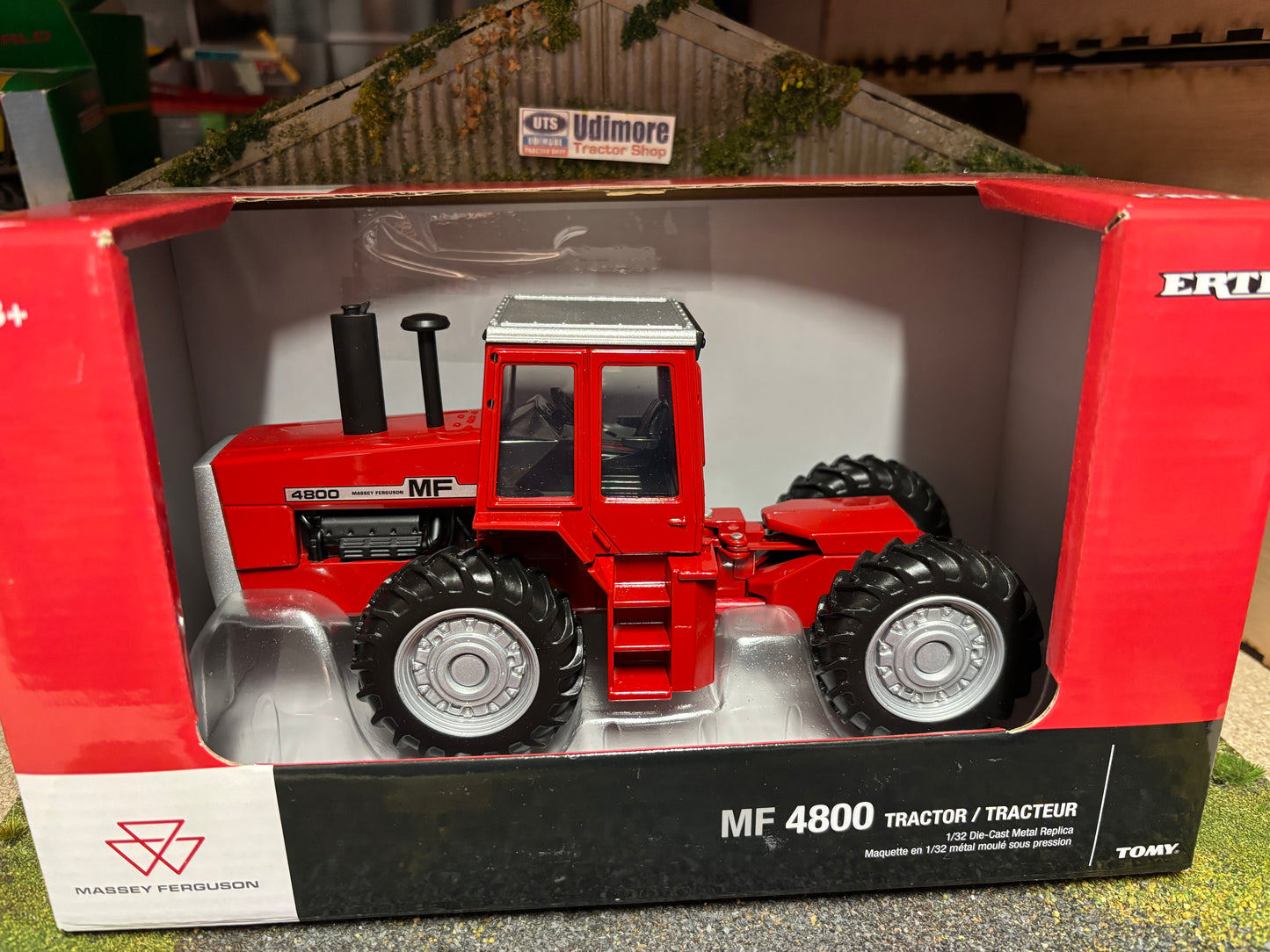 Massey Ferguson 4800 Prestige Tractor 1:32 scale ERTL 16444