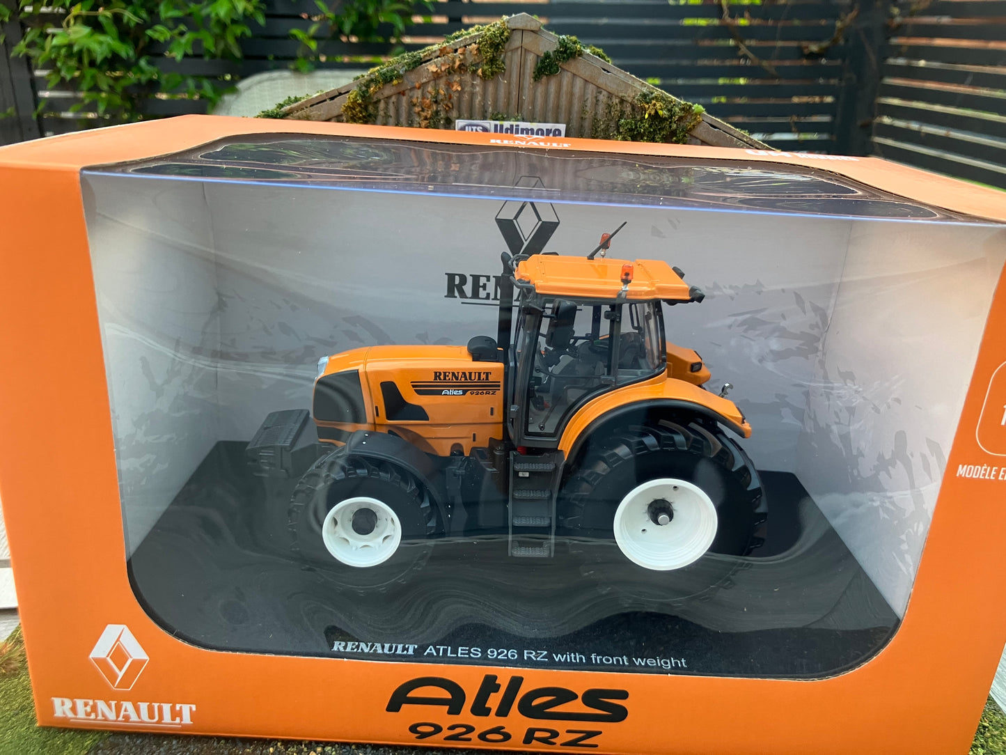 Universal Hobbies Renault 926RZ Tractor BOXED 1:32 scale UH6827