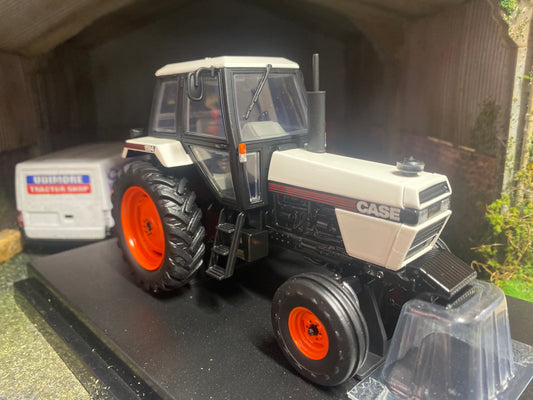 Universal Hobbies CASE International 1594 2wd Tractor BOXED 1:32 scale UH5361