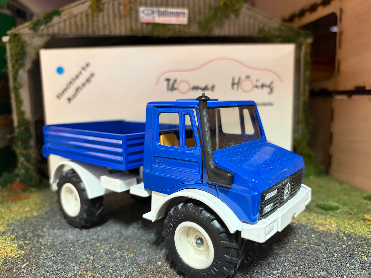 Limited Edition Thomas Höing Mercedes-Benz Blue Unimog U1500 SIKU 1:32 Scale Boxed