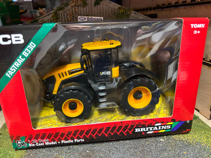 Britains Fastrac 8330 Tractor 1:32 scale New BOXED 43206