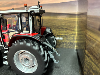 6784 Universal Hobbies Massey Ferguson 5M.145 Front Loader tractor BOXED 1:32 scale New