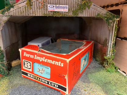 9550 Vintage Britains Tipping trailer 1:32 scale Straw Box Obsolete