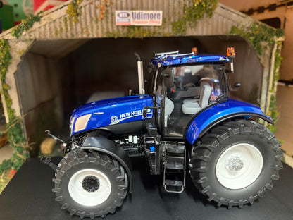New Holland T7.270 Blue Power Tractor 1:32 scale Boxed ROS