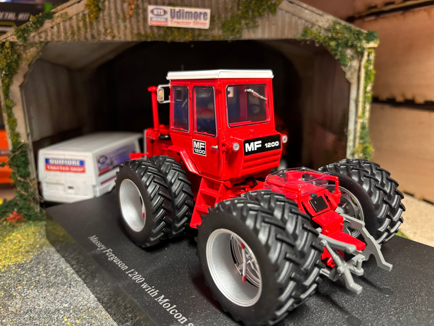 Limited Edition Universal Hobbies Massey Ferguson 1200 Tractor DUALS BOXED 1:32 scale UH6700