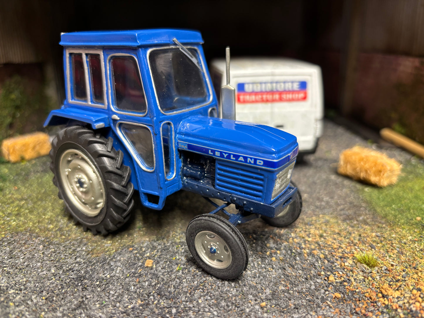 1971 Leyland 384 Tractor White metal 1:32 scale boxed