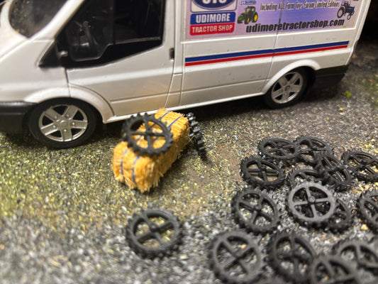 04528 25 x Cog toothed wheels Gear Artisan32 farm machinery 1:32 scale