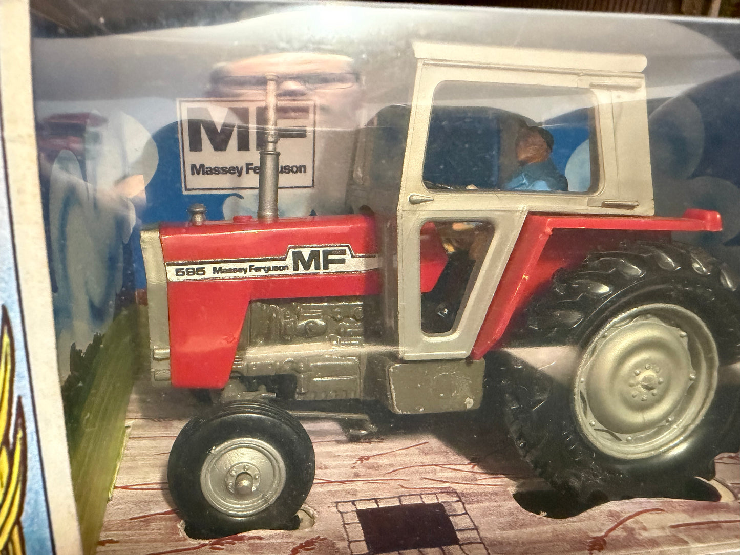 Vintage Britains Massey Ferguson 595 Tractor 9522 Original Straw Box Obsolete 1:32 Scale First Version (1976–1979)