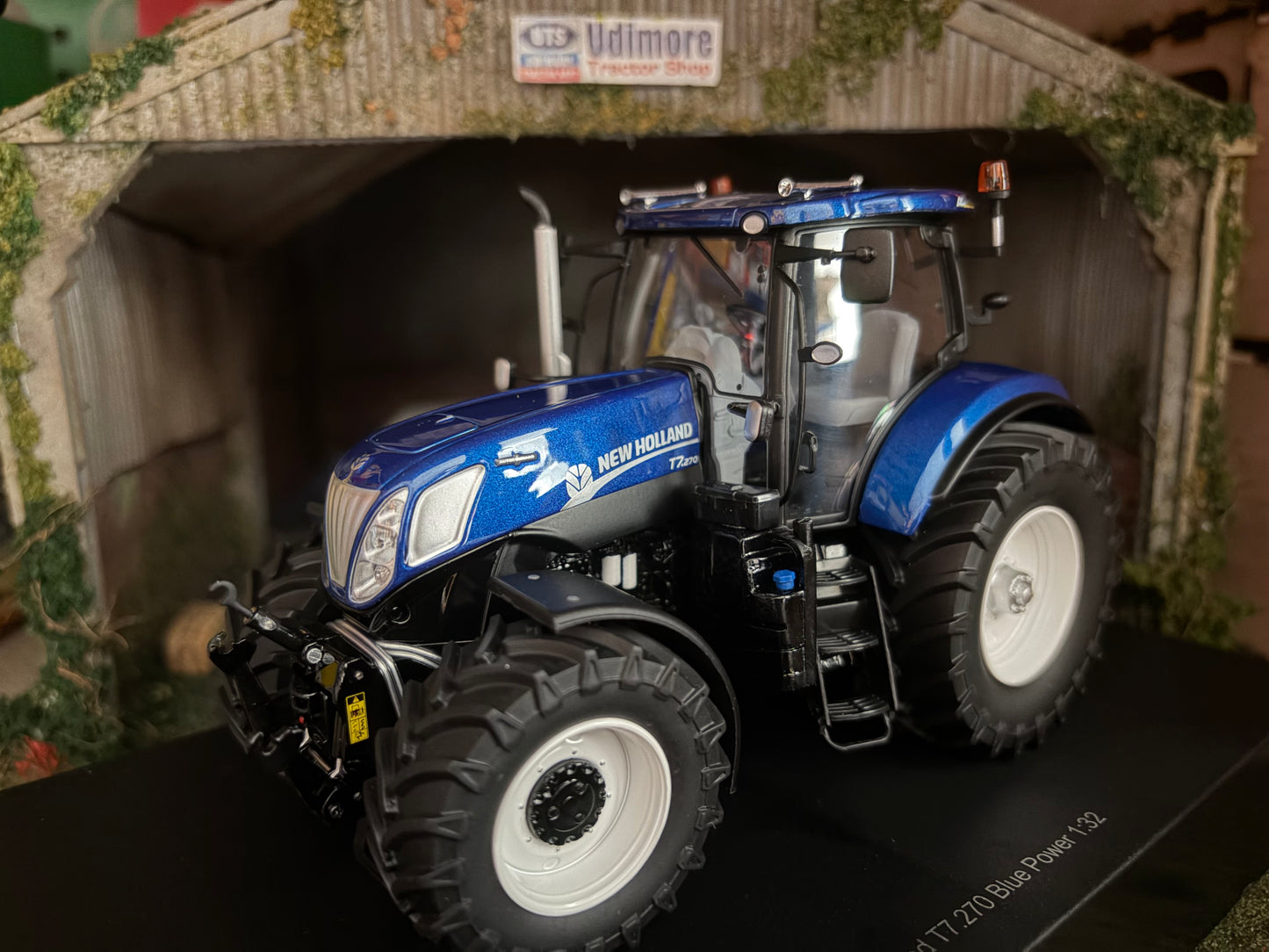 New Holland T7.270 Blue Power Tractor 1:32 scale Boxed ROS