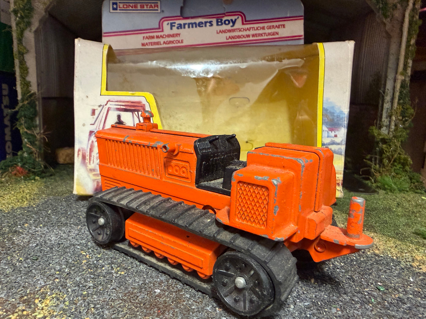 Lonestar Farmers Boy Crawler Tractor 1:32 scale boxed 1986