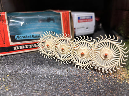 9531 Britains Acrobat Hay Rake 1:32 BOXED obsolete Straw box