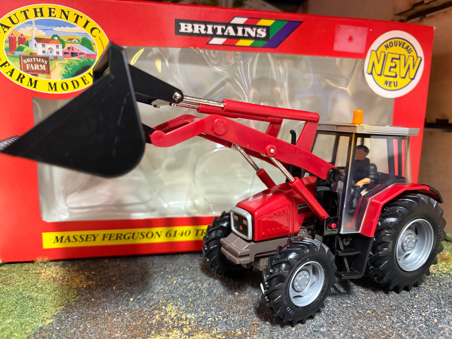 Vintage Britains Massey Ferguson 6140 Tractor with Front Loader & Bucket BOXED 1:32 Scale 09450 Obsolete