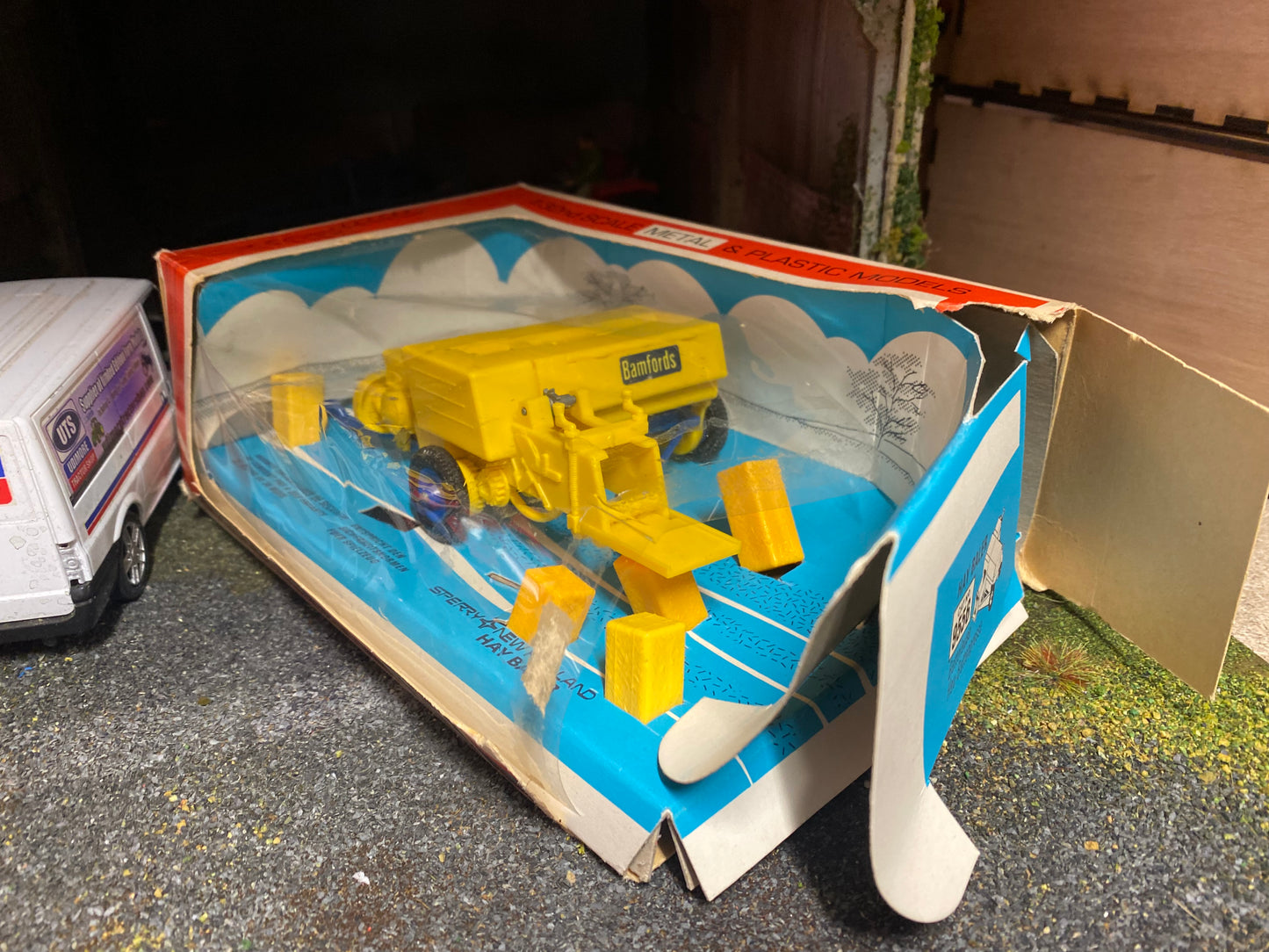 9556 Vintage Britains Bamford New Holland Baler 1:32 scale obsolete