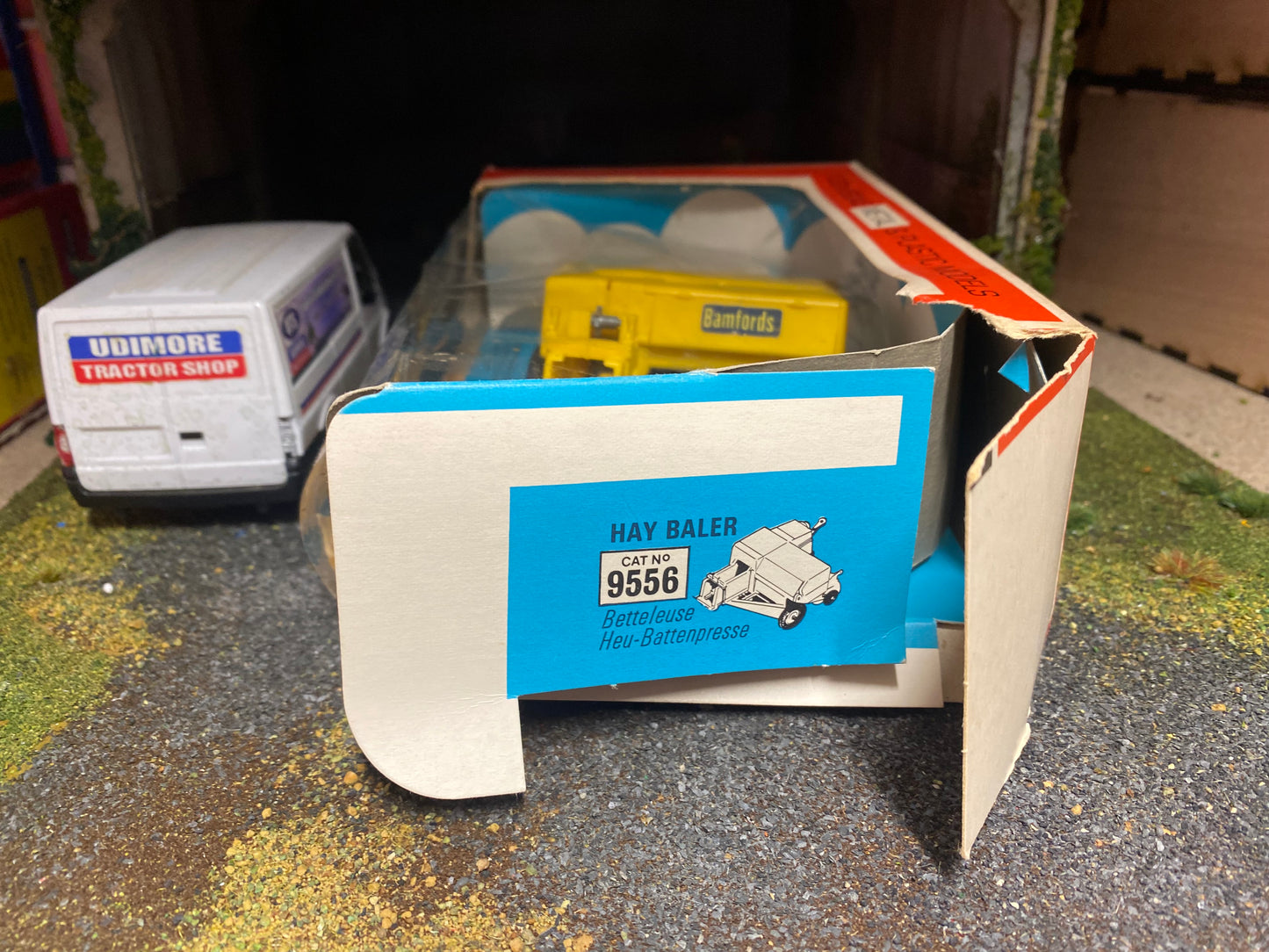 9556 Vintage Britains Bamford New Holland Baler 1:32 scale obsolete