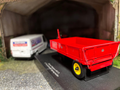 6241 Universal Hobbies Massey Ferguson MF21 Trailer 1:32 scale DEALER box